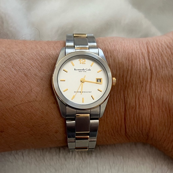NWT Authentic Vintage Kenneth Cole 2-Tone Stainless Steel Watch w/Gold Accents - Picture 2 of 12